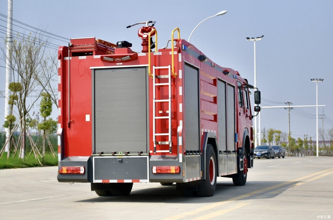 China Manufacturer Diesel Pumper Water Tanker Fire Rescue Truck with 7001-10000L Capacity for Wildland Firefighting