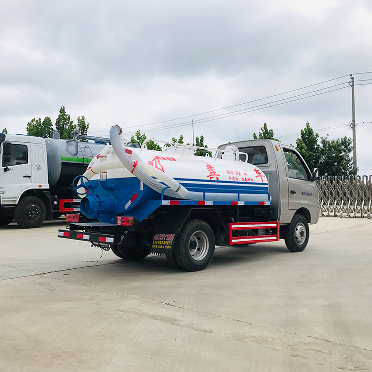High Quality Manual Gasoline Small Vacuum Septic Truck Euro 3 Emission 1-10T Capacity 5T GVW Environmentally Friendly Core