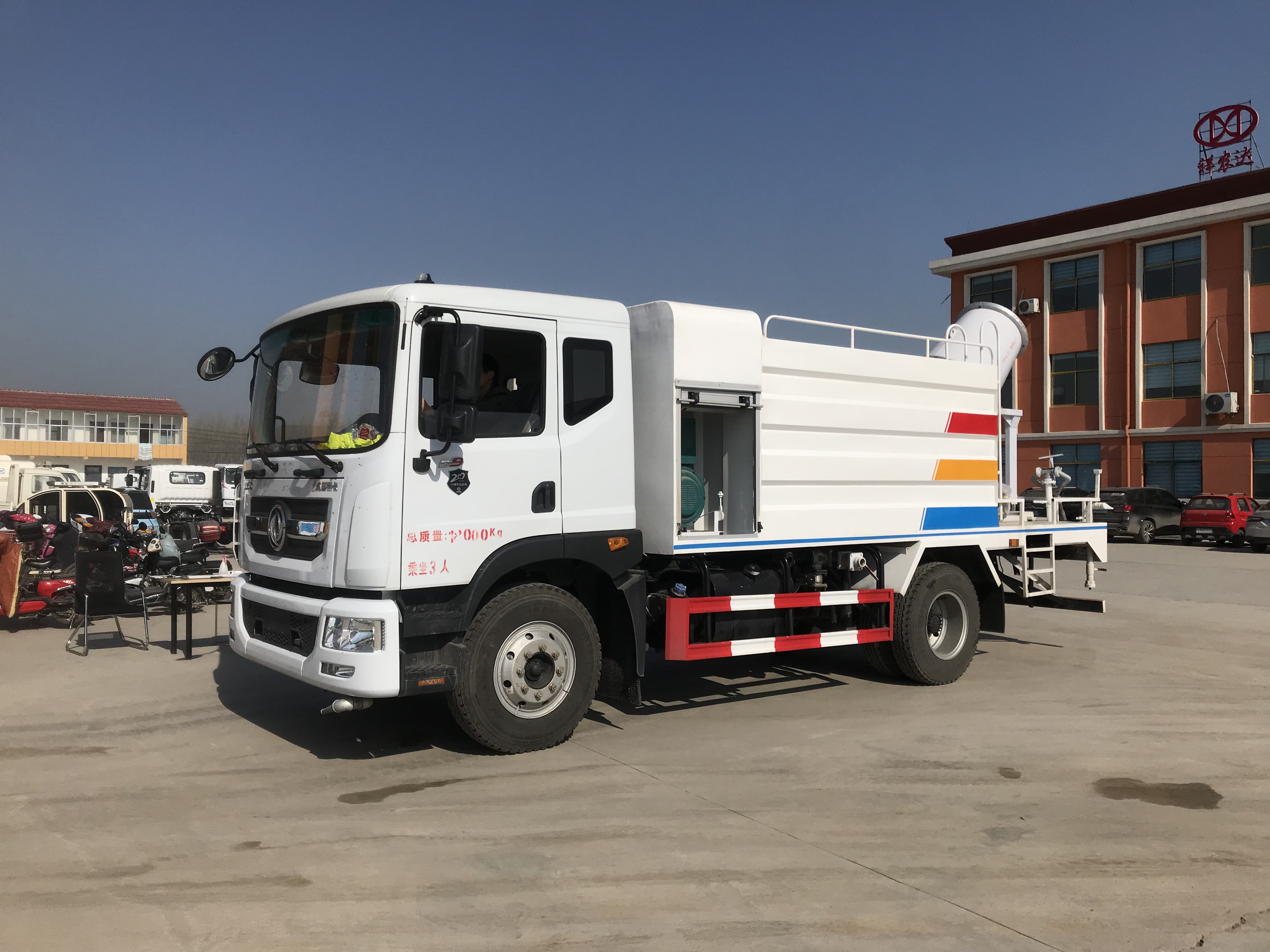 18-Ton Water Tank Truck Customizable Mist Sprayer Vehicle Fine Atomized Particles Diesel Engine Motor 4x2 EURO 5 Emission Direct