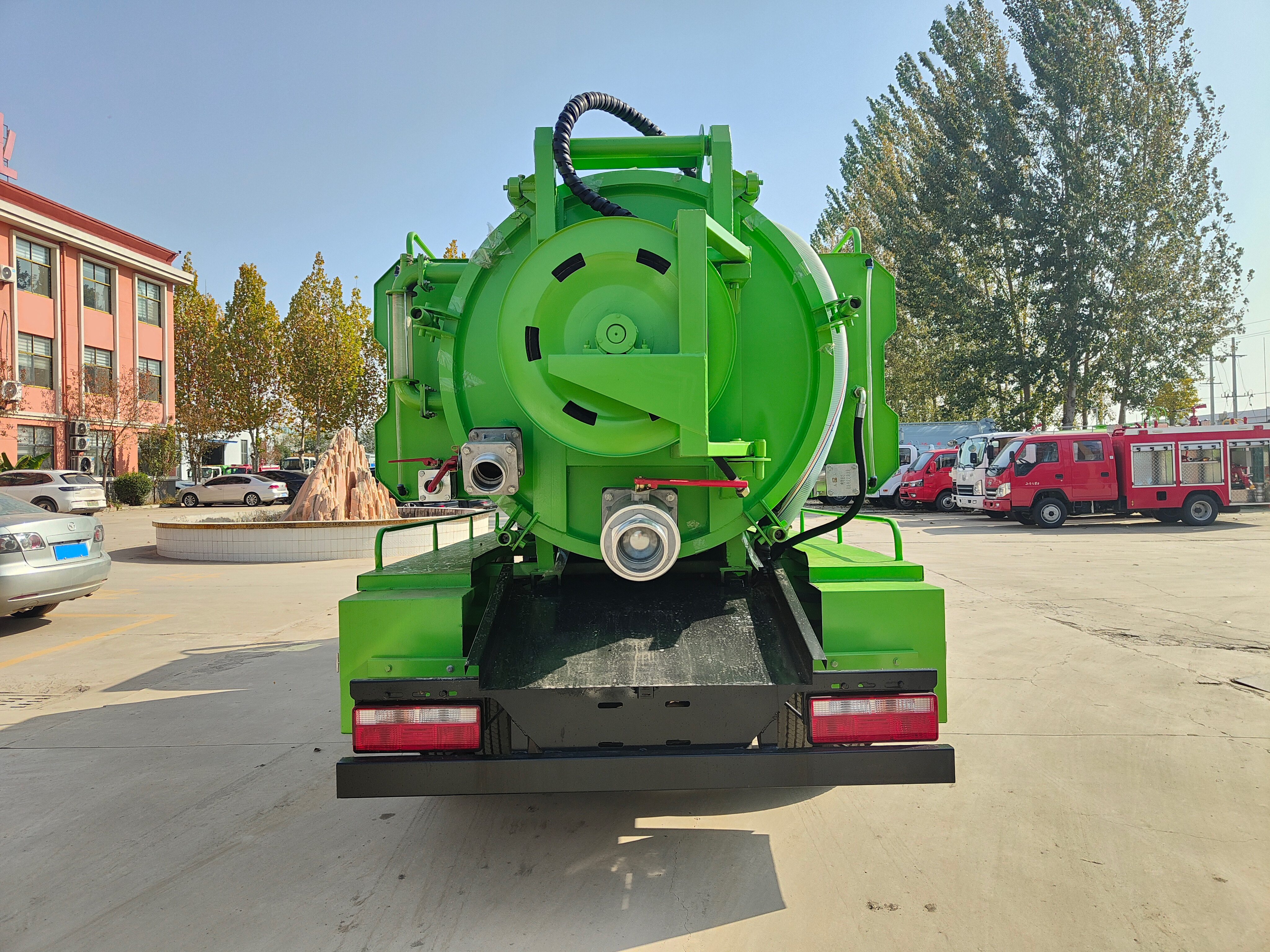 FAW Jiefang 5+3 Cleaning Vacuum Sewer Truck with Powerful Pipeline Dredging Capability Vacuum Pump Diesel