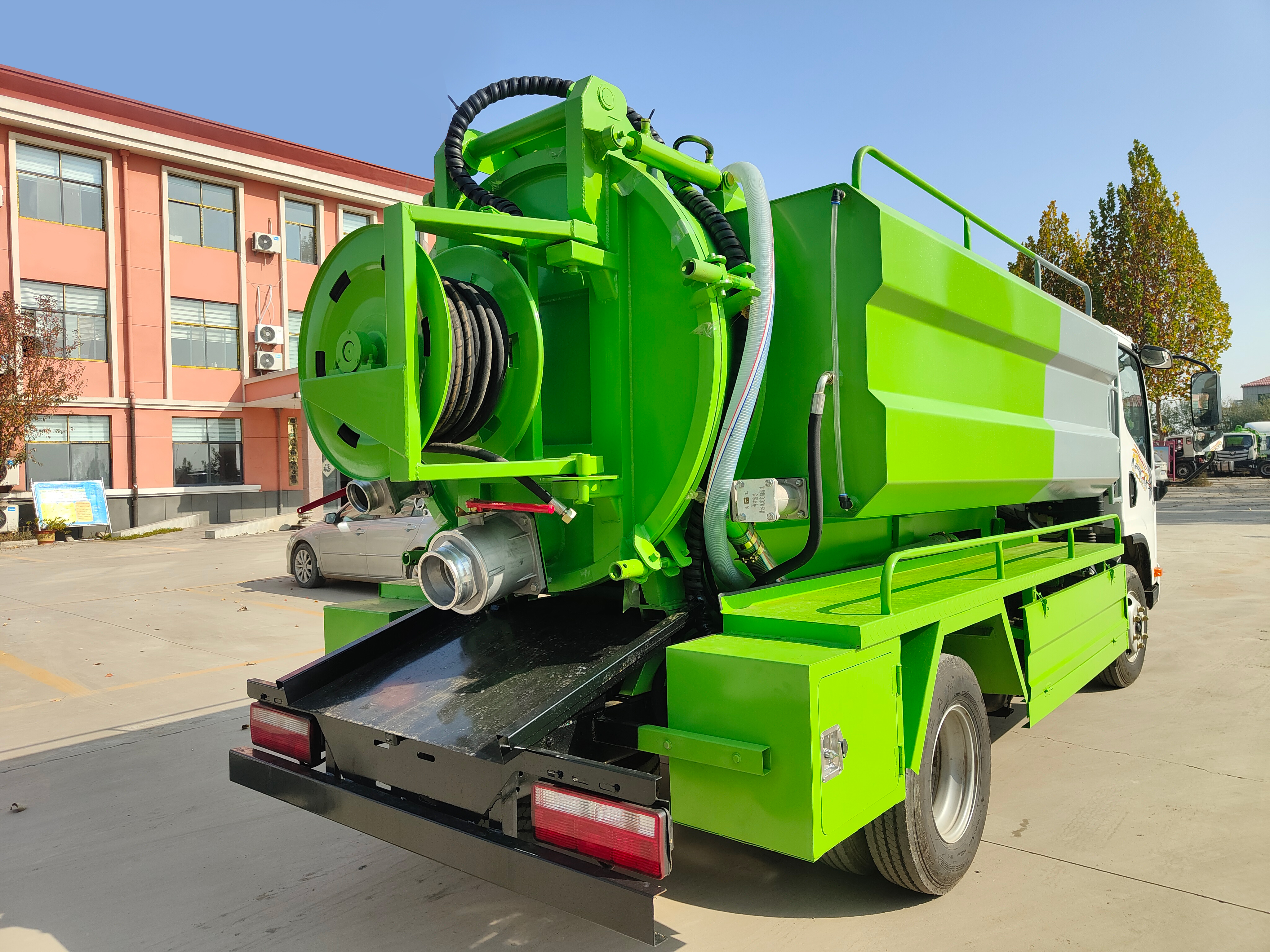 FAW Jiefang 5+3 Cleaning Vacuum Sewer Truck with Powerful Pipeline Dredging Capability Vacuum Pump Diesel
