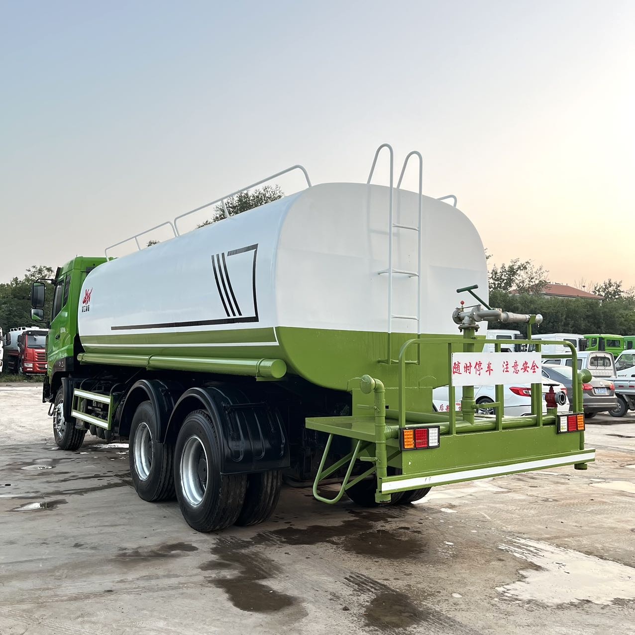 25m³ Water Sprinkler Truck HOWO Chassis 380HP Weichai Engine Longwang Pump For Sale