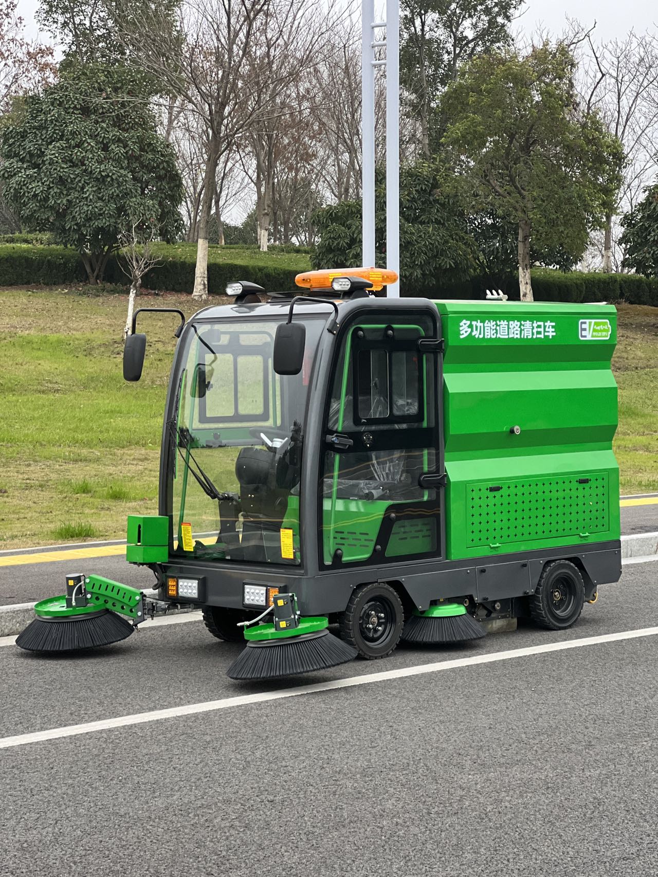 Legend Multi-Functional Road Sweeper Truck For Sale | High Efficiency Street Cleaning