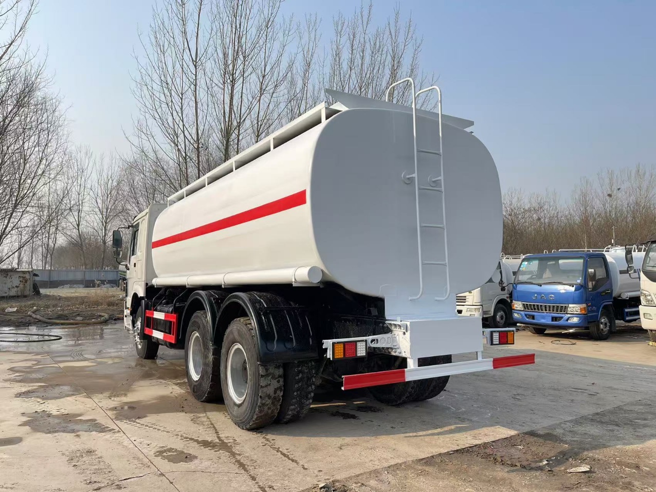 20m³ Mobile Fuel Tanker Truck Sinotruk Howo 380HP Weichai Engine