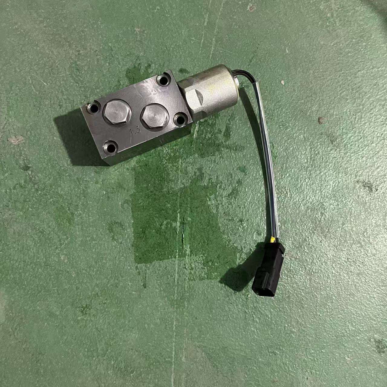 D275A-5D Excavator Steering Valve Assembly 17M-22-47990