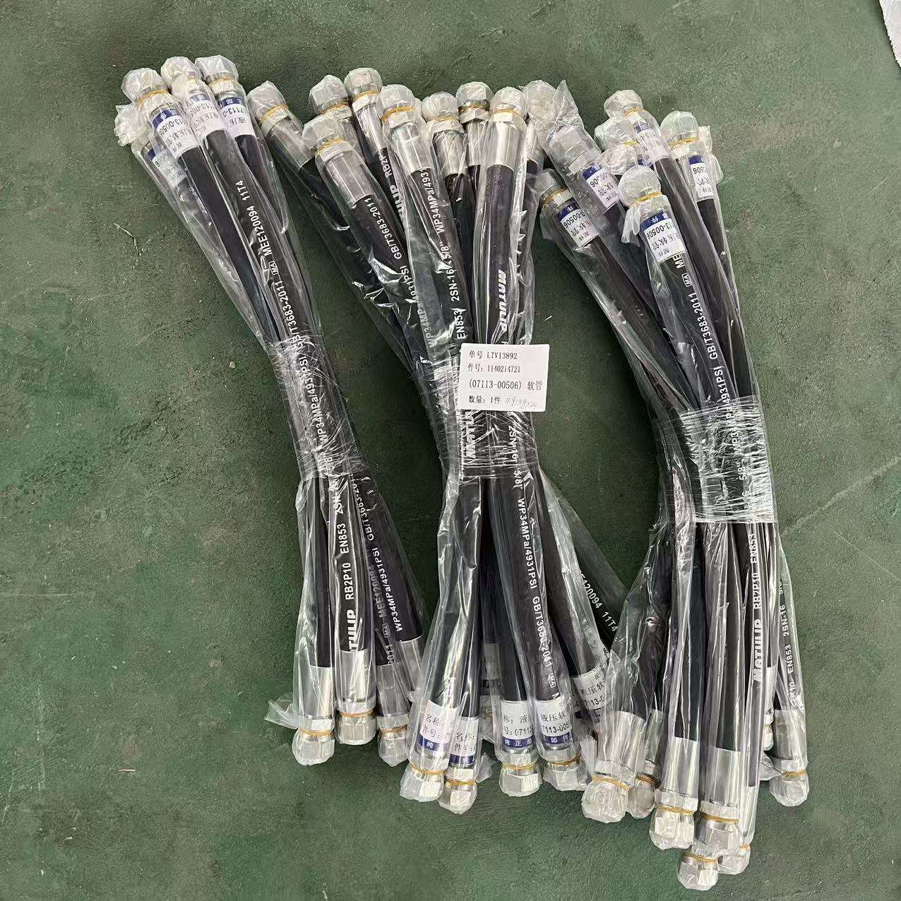 D80E-18 D85A-18 Excavator Hydraulic Line Hose 07118-01017