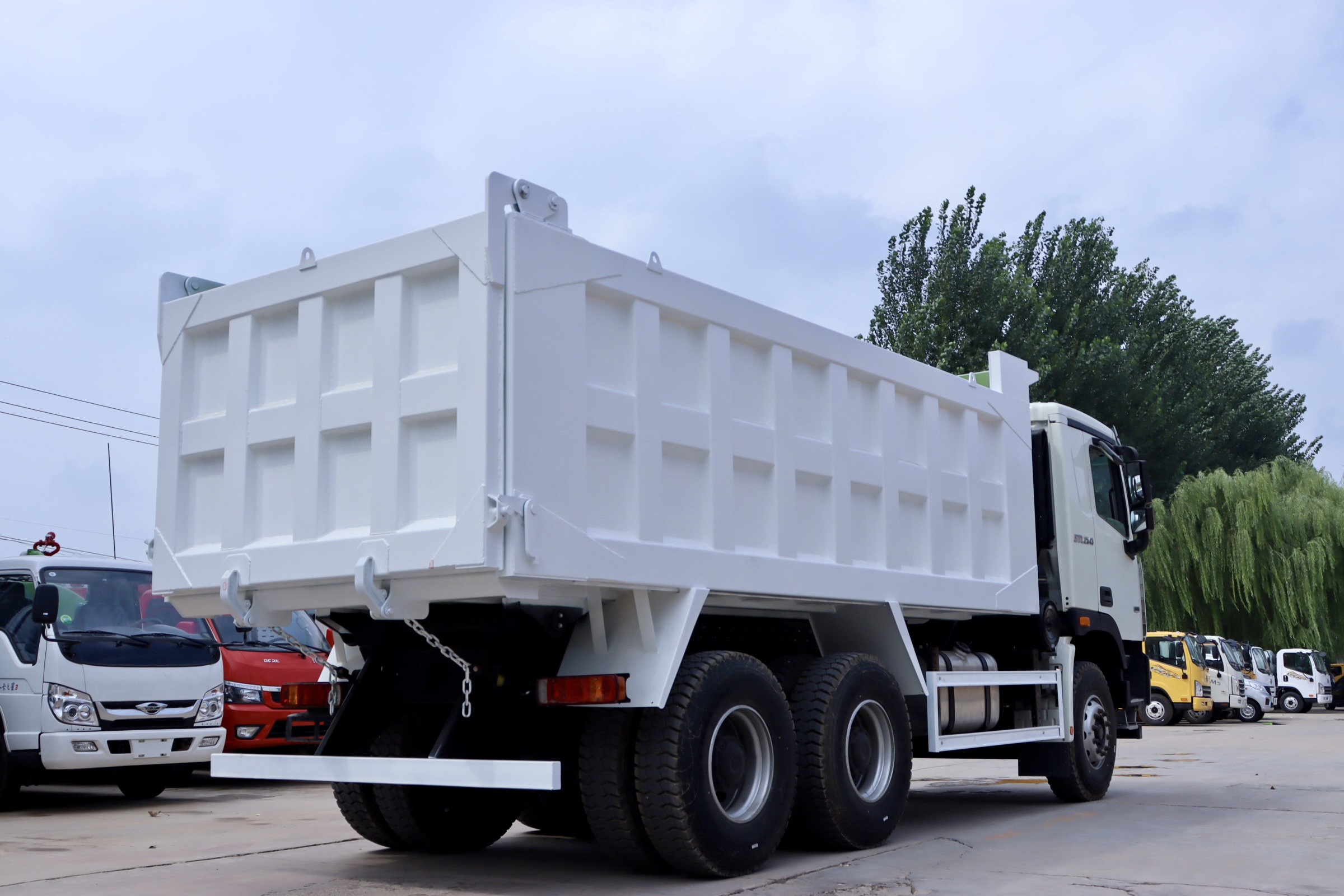 Customizable New Foton Auman 6x4 Diesel Euro 4 Heavy Dump Truck with Right Steering for Engine Rear Camera & FAST Gearbox