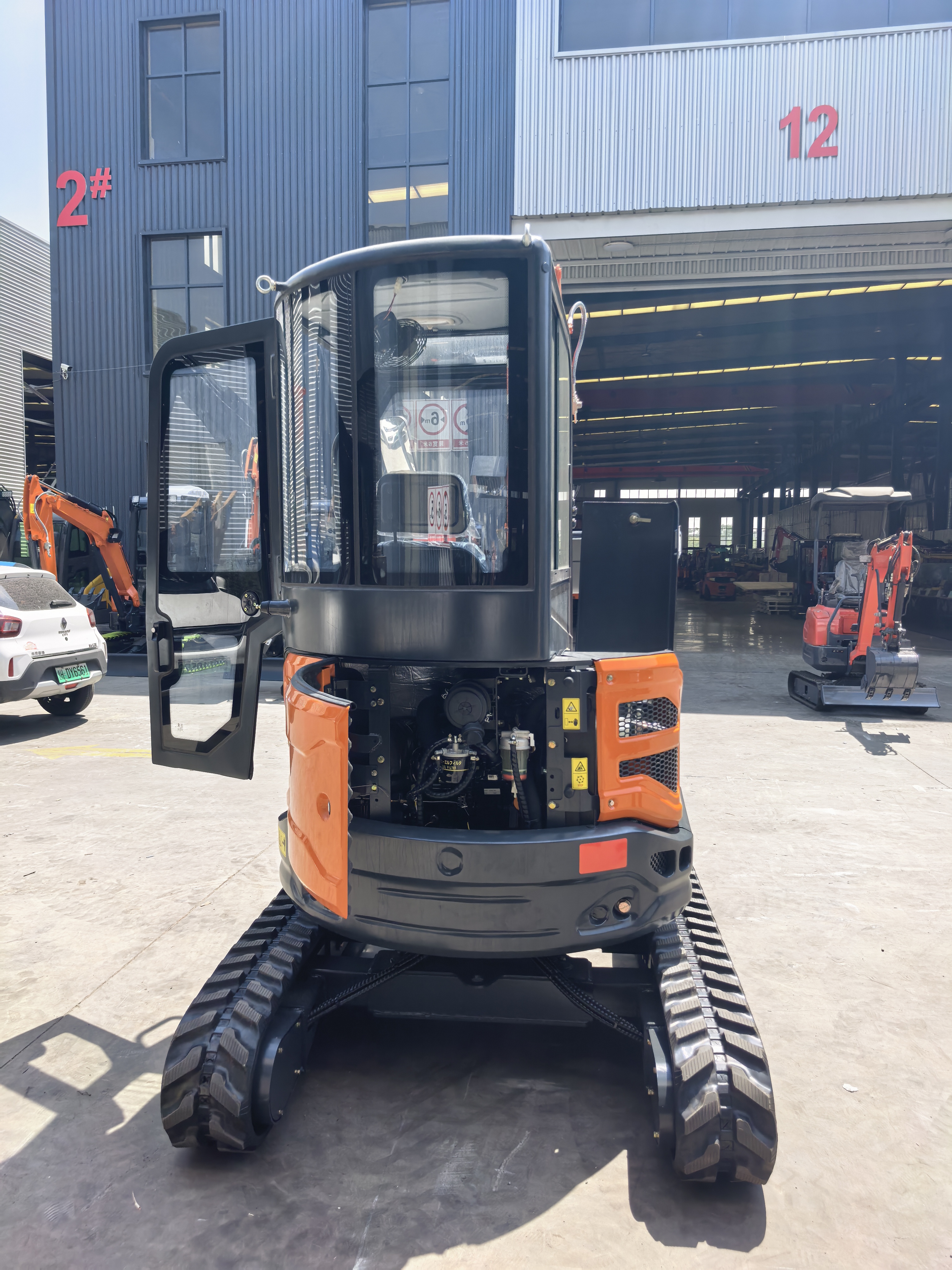 Free shipping. EPA/EURO 5 Chinese mini excavator, EPA, Kubota engine, 2-ton, 1-ton, 1.7-ton excavator cab, mini excavator, 3.5-ton for sale.