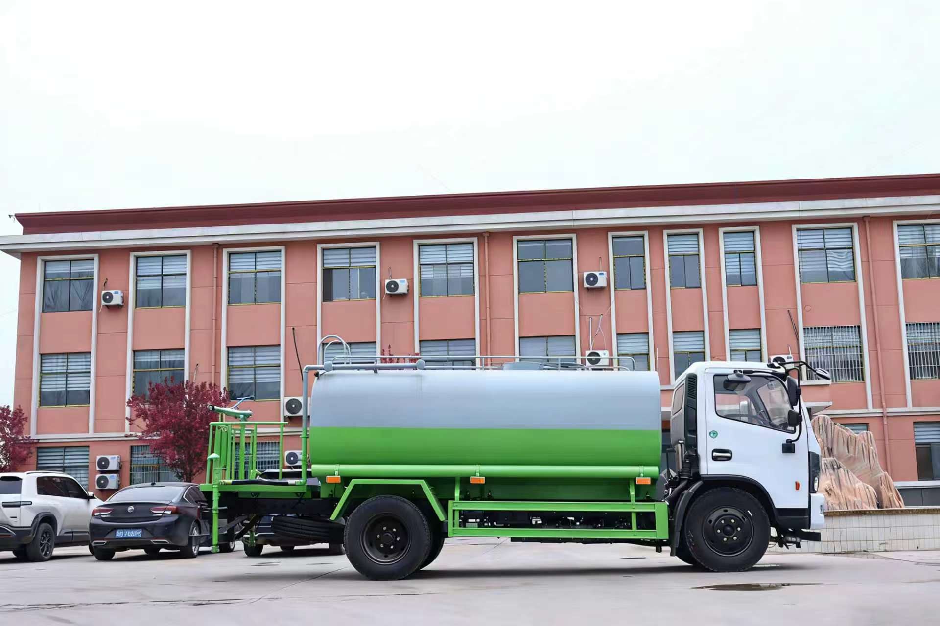 Dongfeng Forica F7 4x2 Diesel 8m Fog Cannon Dust Suppression Truck Long Range Sprayer Water Tank Air Pollution Control Road