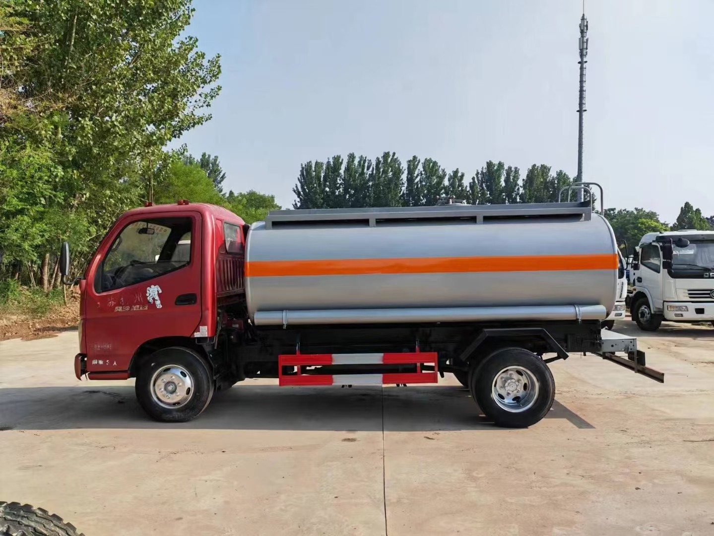Brand new mobile refueling truck, large diesel oil tank transport vehicle.