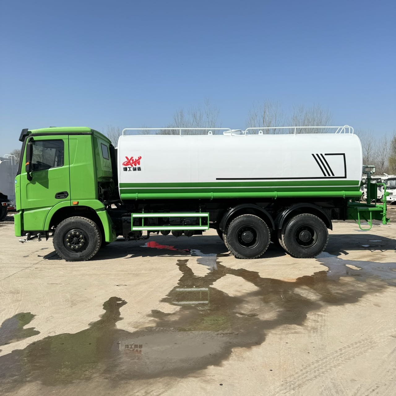 Large Water Sprinkler, Landscaping Fog Cannon Water Truck, Multi-Function Clean Water Transport Vehicle, Large Sanitation Truck