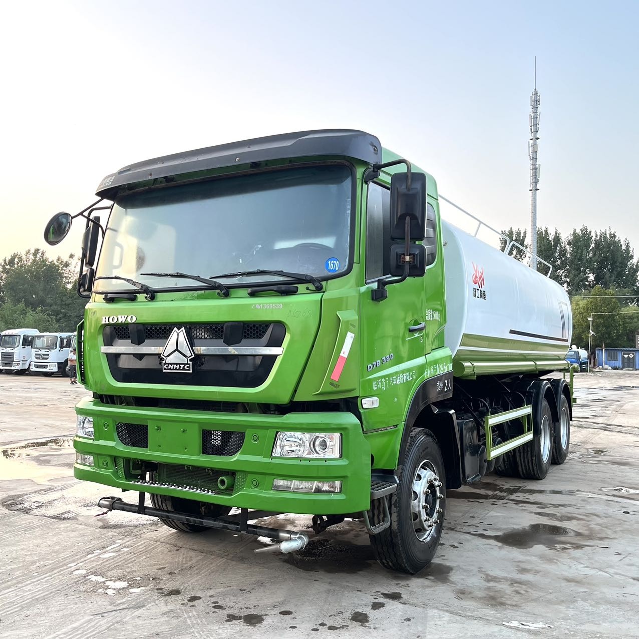 Large Water Sprinkler, Landscaping Fog Cannon Water Truck, Multi-Function Clean Water Transport Vehicle, Large Sanitation Truck