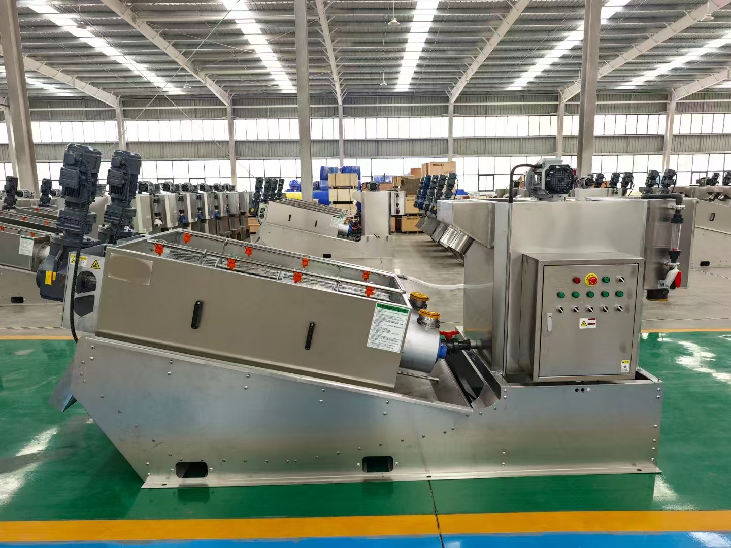 402 type screw-type sludge dewatering machine - specially designed for treating aquaculture wastewater