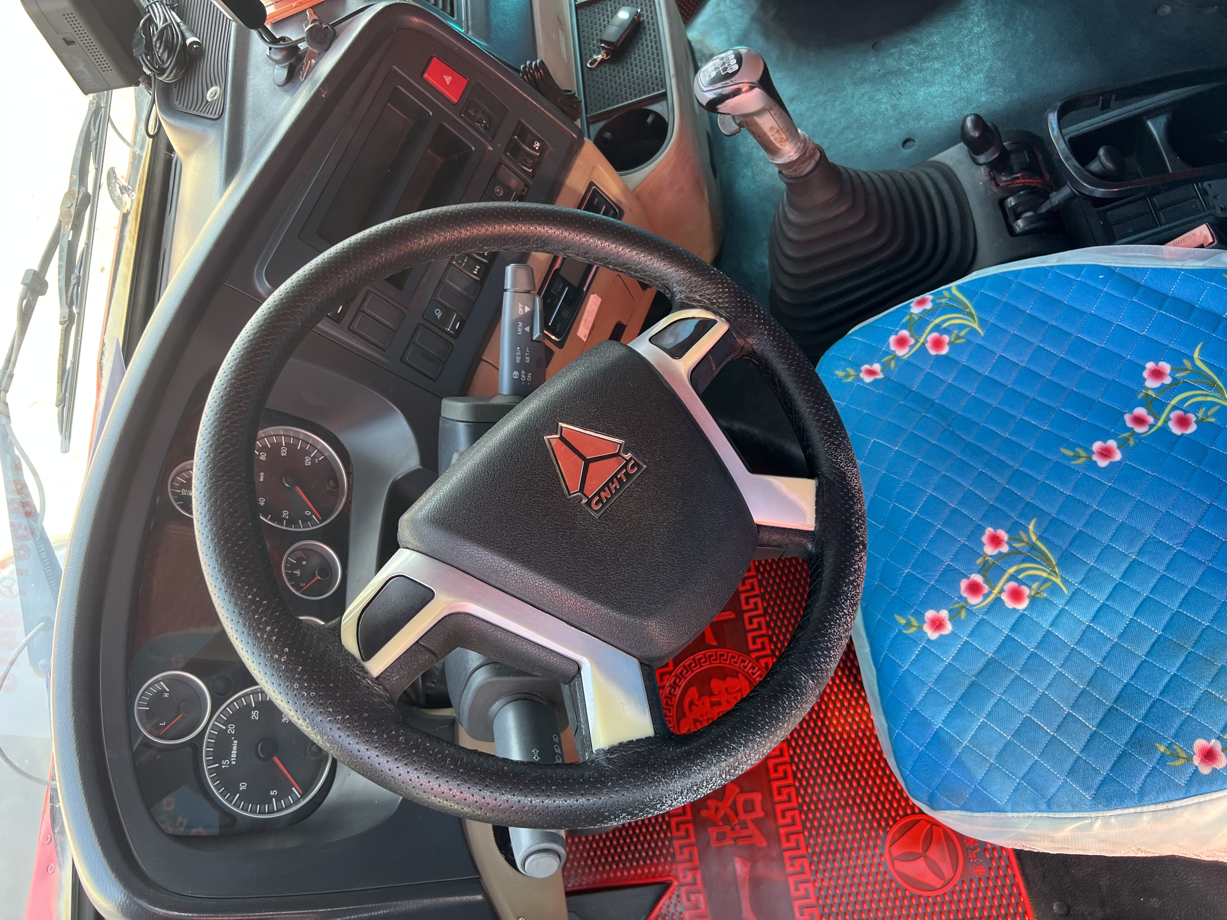 2021 February, Sinotruk Hohan, China V emission, German MAN engine, Sinotruk manual transmission, 460 HP.