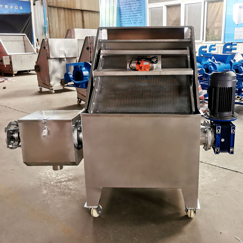 The inclined screen type dry-wet separator, model SD800, is suitable for materials with high water content.