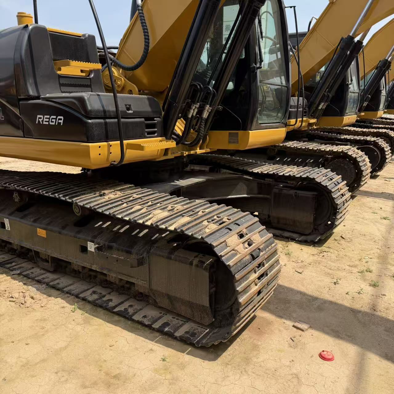 Used SANY SY215C Crawler Hydraulic Excavator 21-Ton Medium Construction Equipment for Export