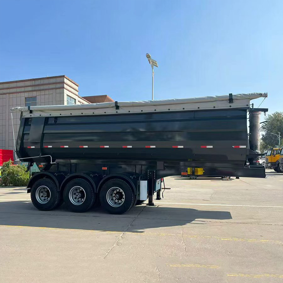 CSC 3-Axle Semi-Trailer, 40 Ton Load Capacity, Heavy Equipment Transportation, Suitable for Truck Trailers, High-Strength Steel Material
