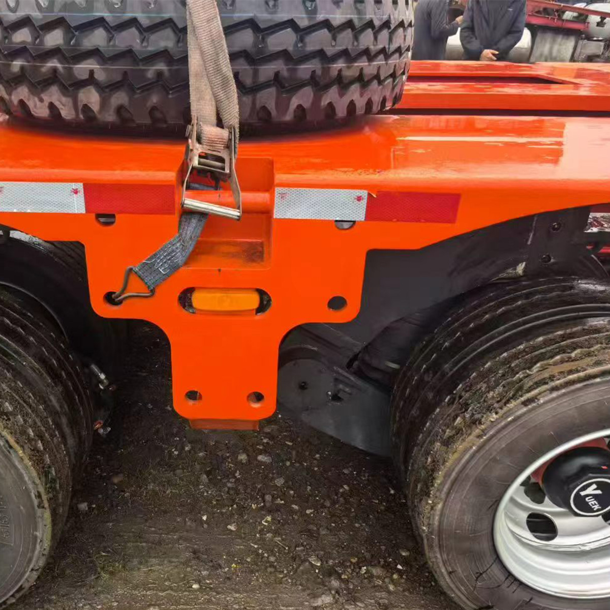 Custom Low Bed Semi-Trailer, 30-100 Ton Capacity, 8000kg-128000kg Load, Made in Shandong China, OEM/ODM Available