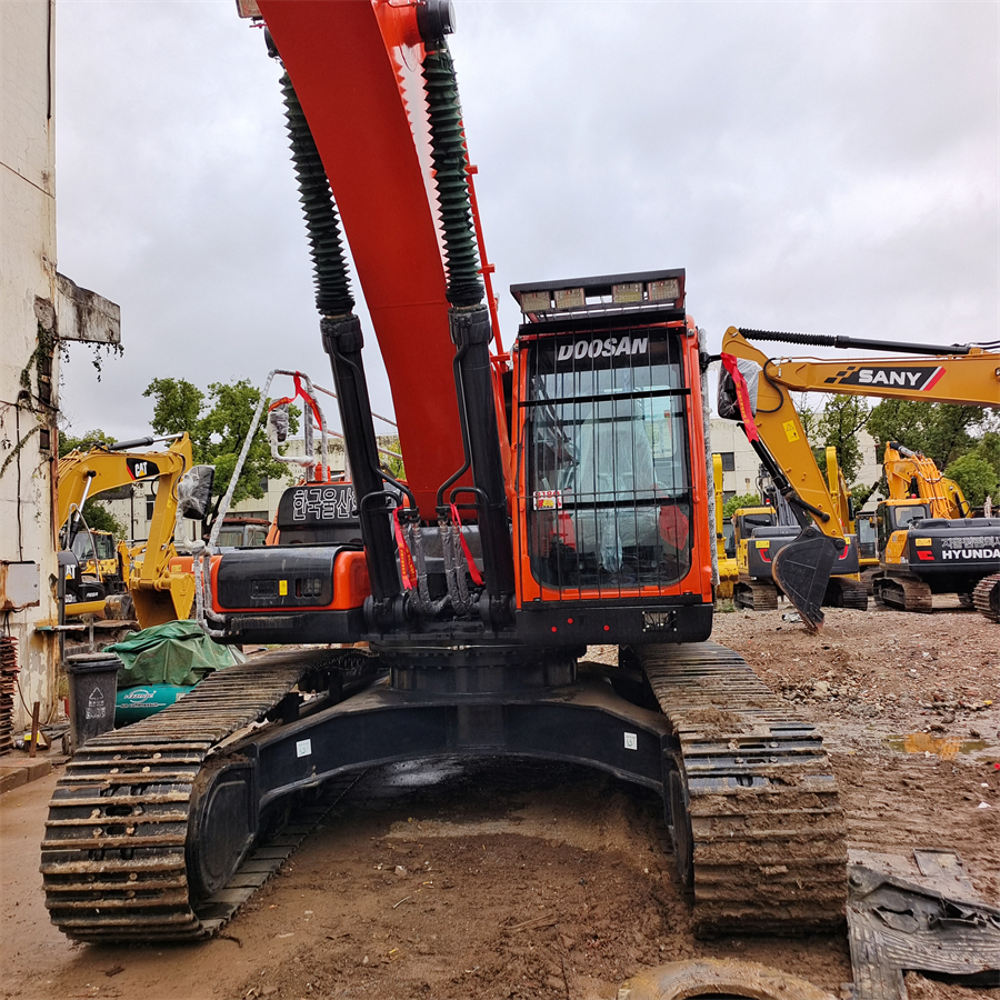 DOOSAN DX340LC  USED EXCAVATOR