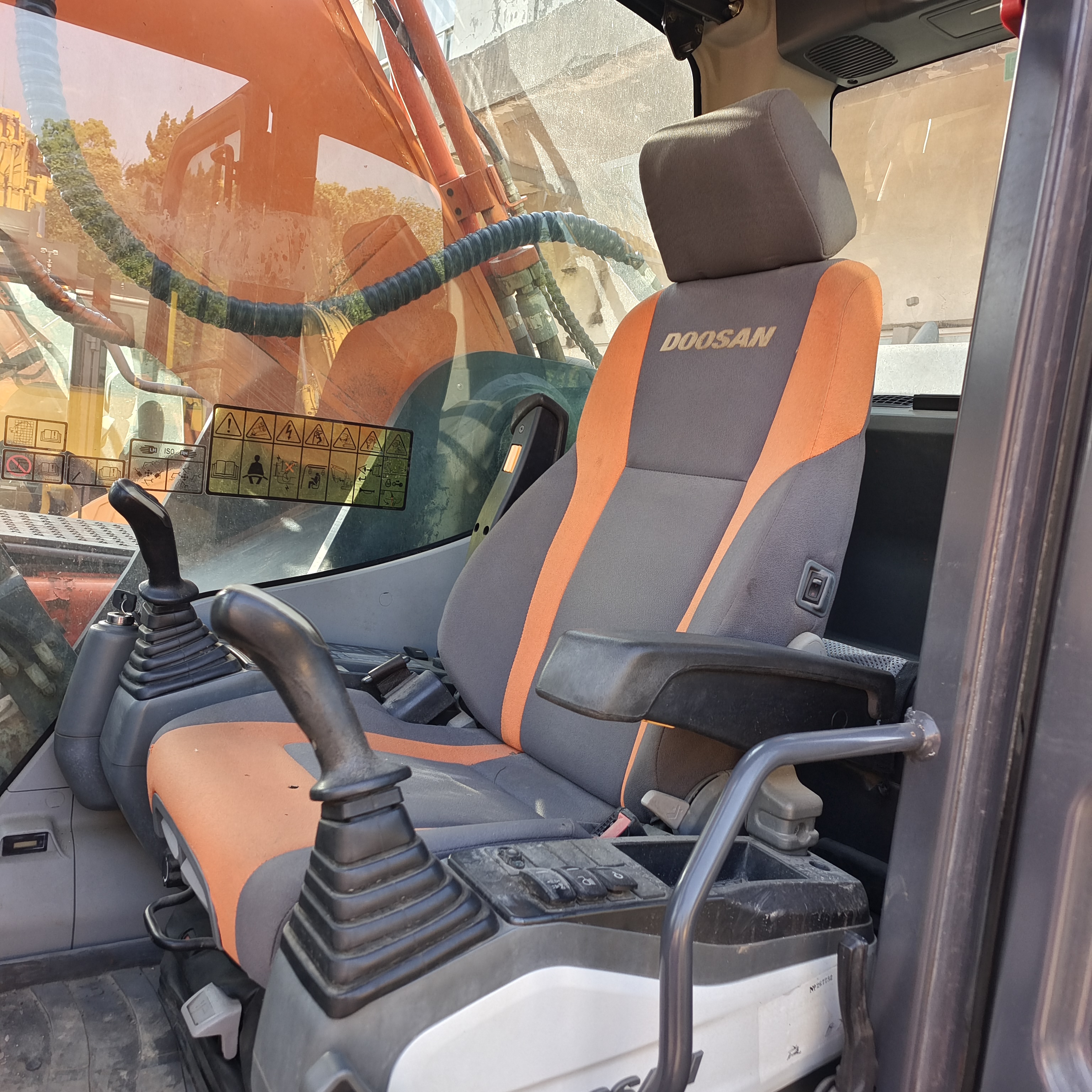 DOOSAN DX530 USED EXCAVATOR