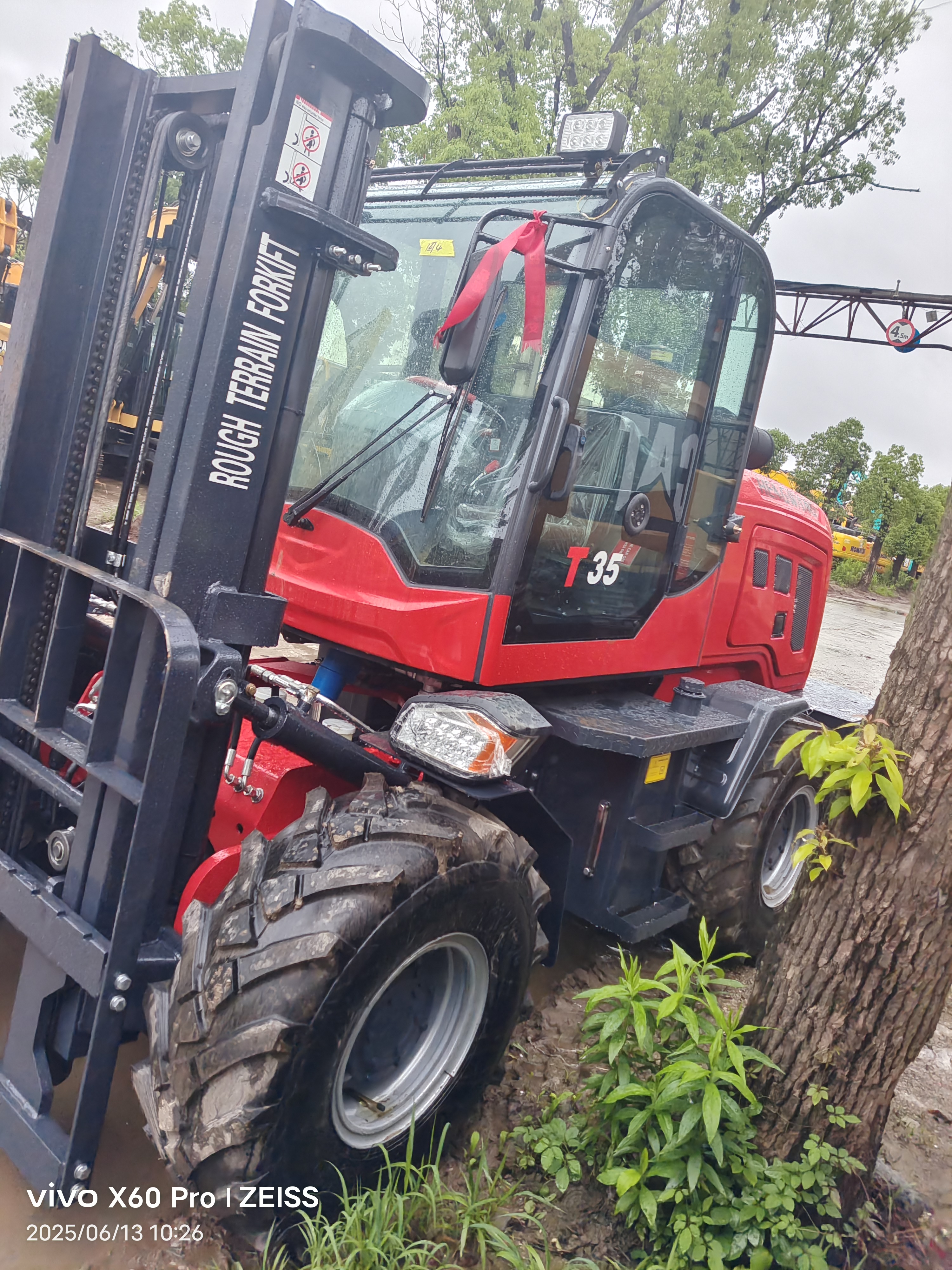 Rough-terrain forklift  FD35 100% NEW