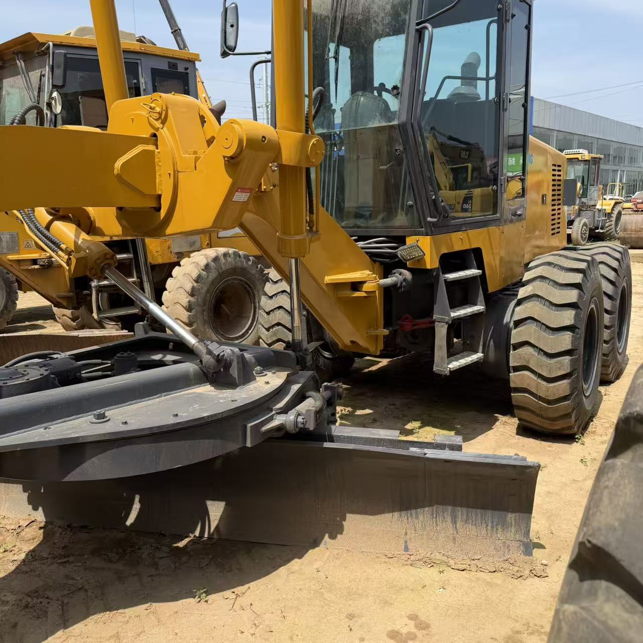 Used XCMG/SANY/LIUGONG/Shantui Self-Propelled Motor Grader 180/215HP for Export