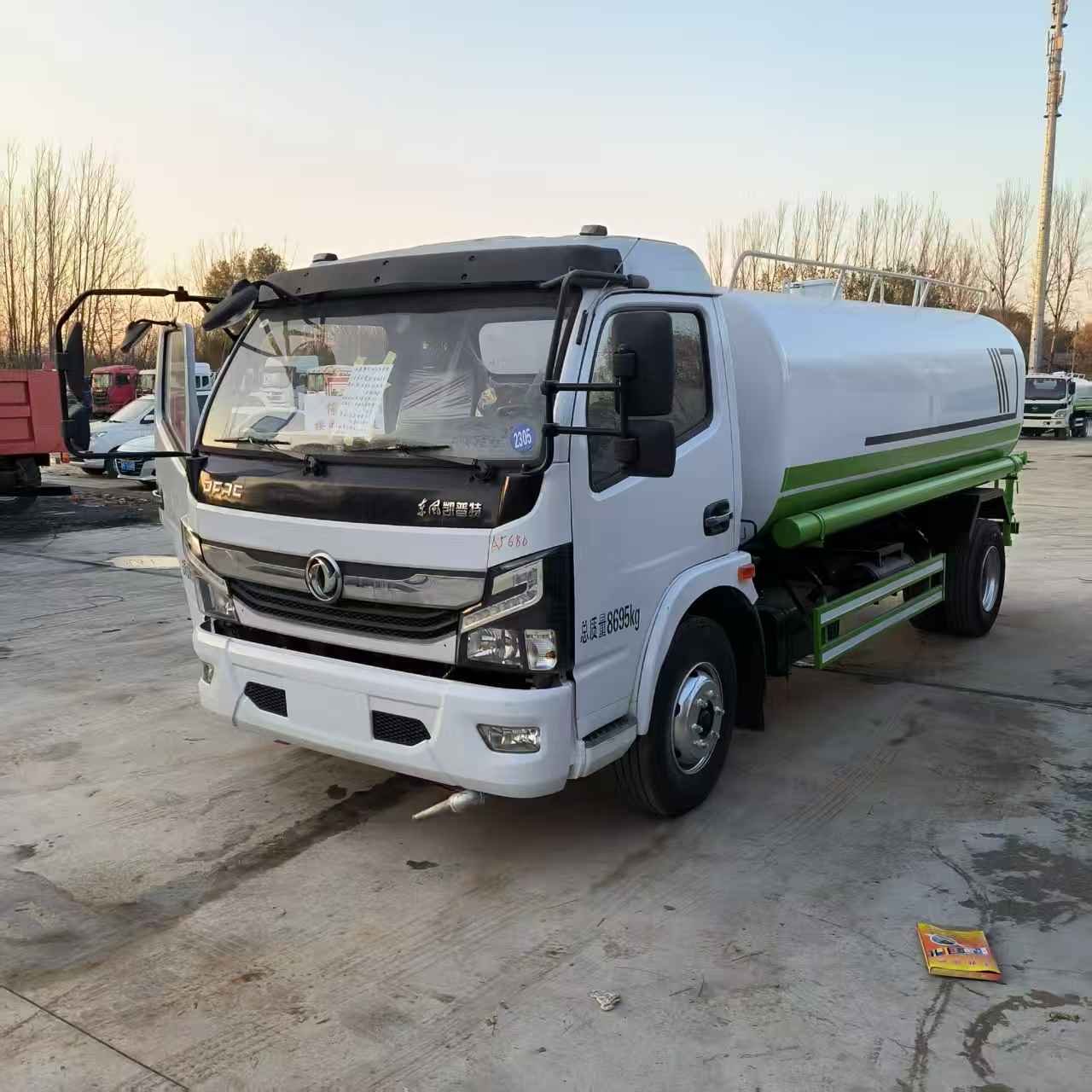 Large 35-ton water spray truck, medium 10-ton environmental sanitation and landscaping spraying truck, road surface cleaning truck, engineering environmental sanitation fog gun dust reduction water tank truck, drinking water transport truck