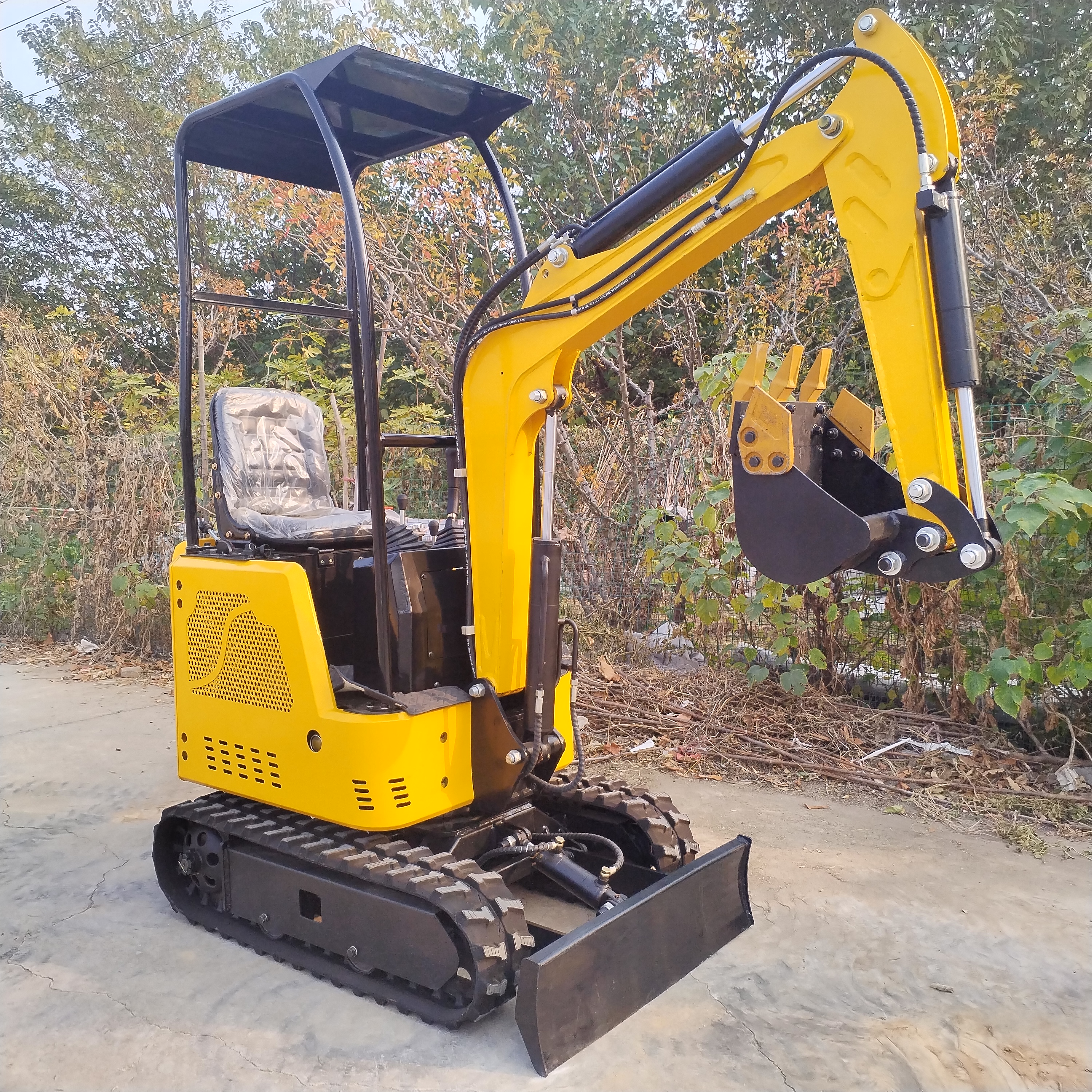 Compact Tracked Excavator, Household & Agricultural Mini Digger, Multi-Functional Excavator for Construction Sites
