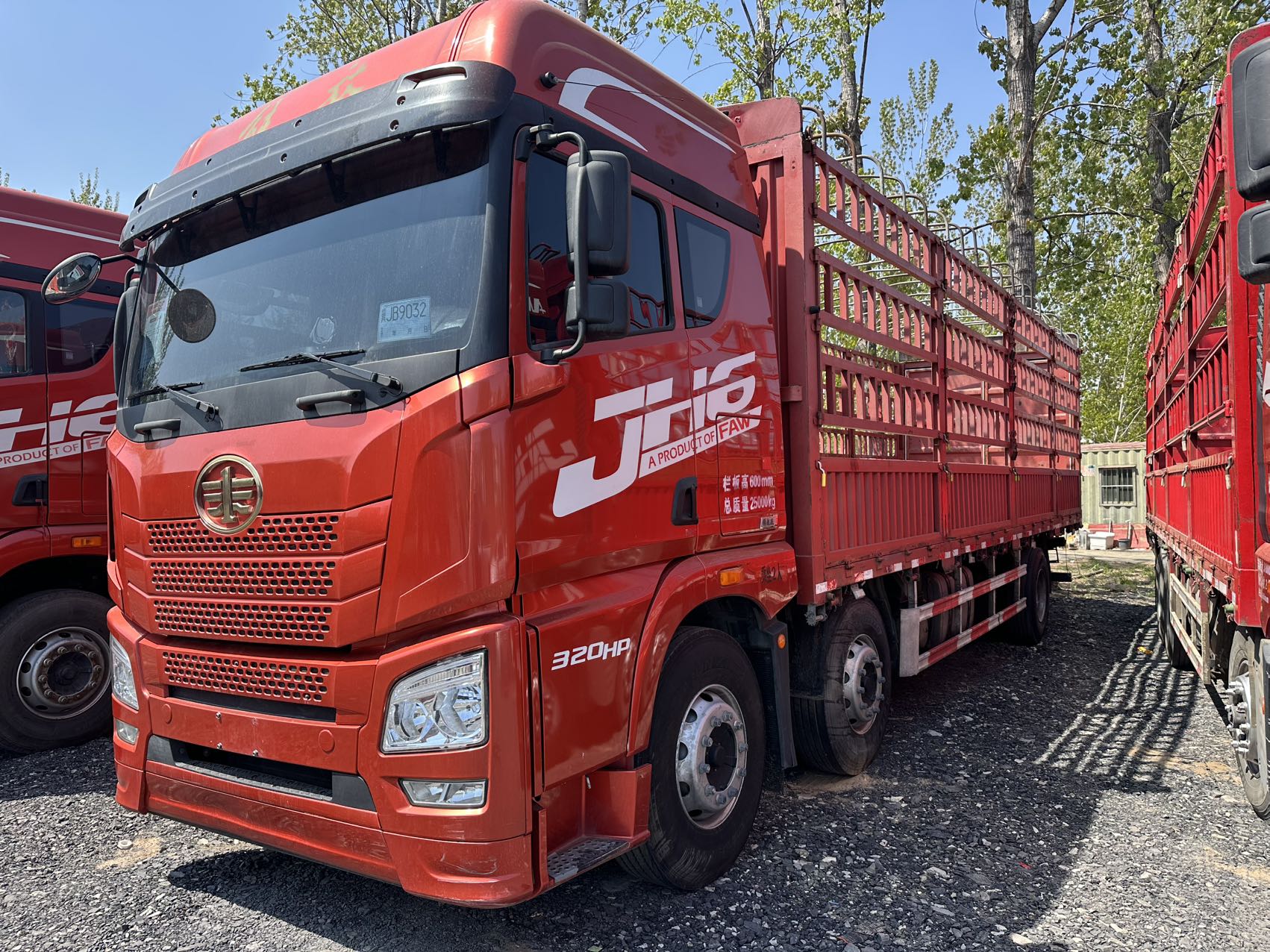 9.6m High Bar 6×2 Truck, 320HP Manual Transmission, National VI Navigator Edition, Full Configuration