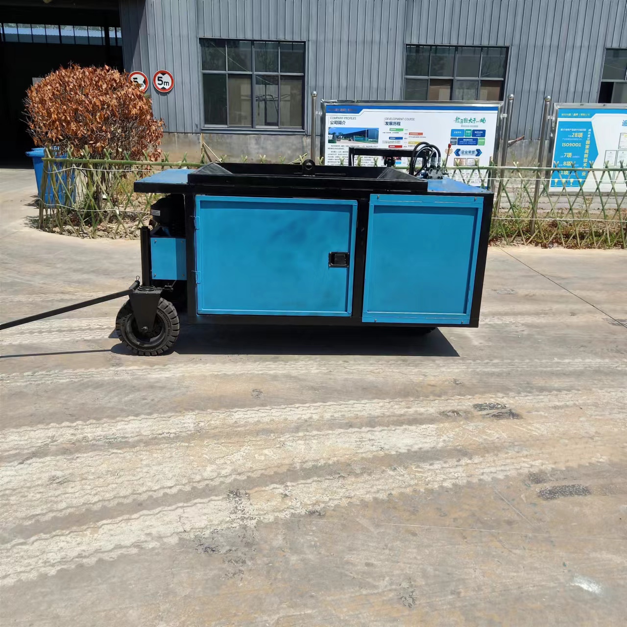 400 Type Self-propelled Curb Forming Machine