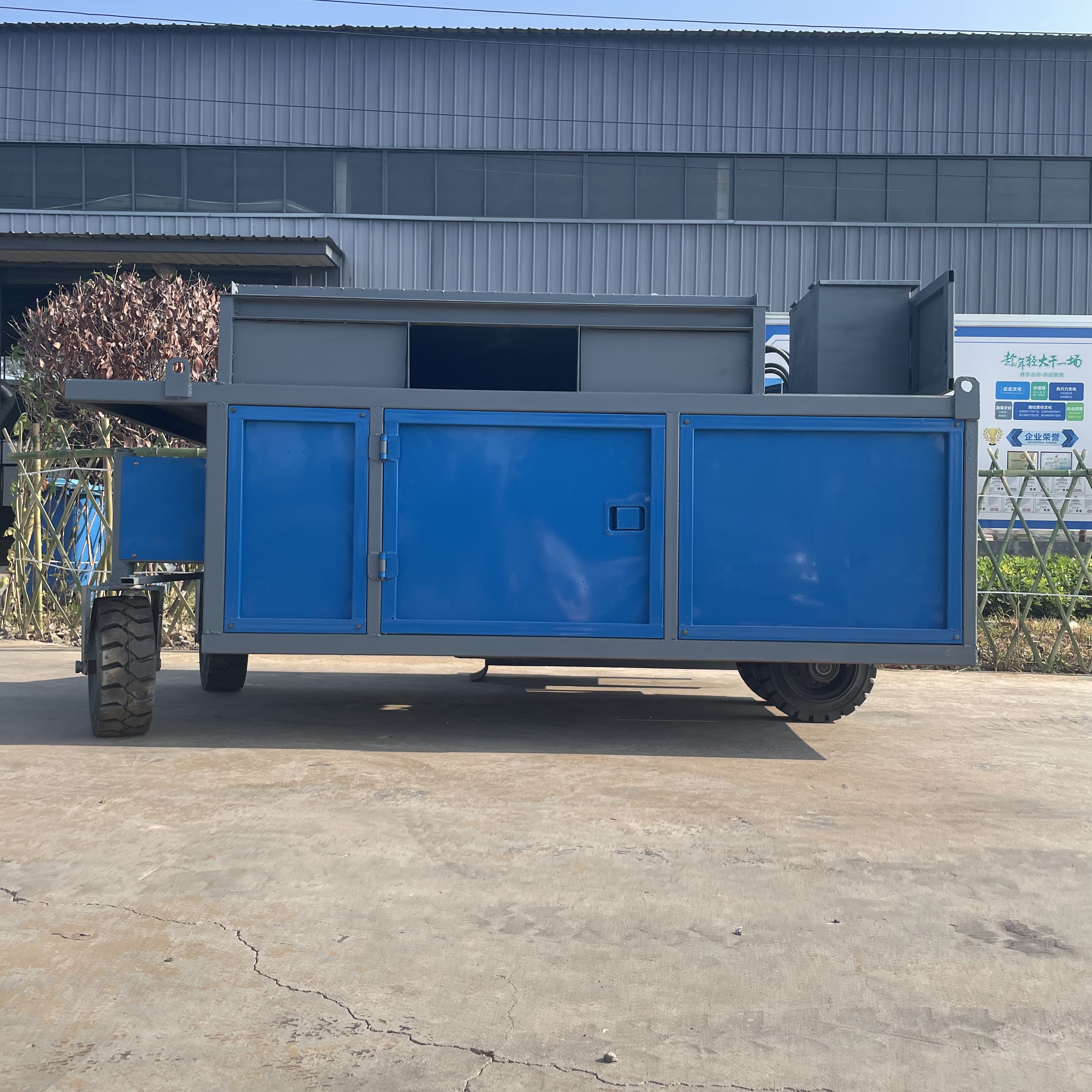 600 Type Self-propelled Curb Forming Machine