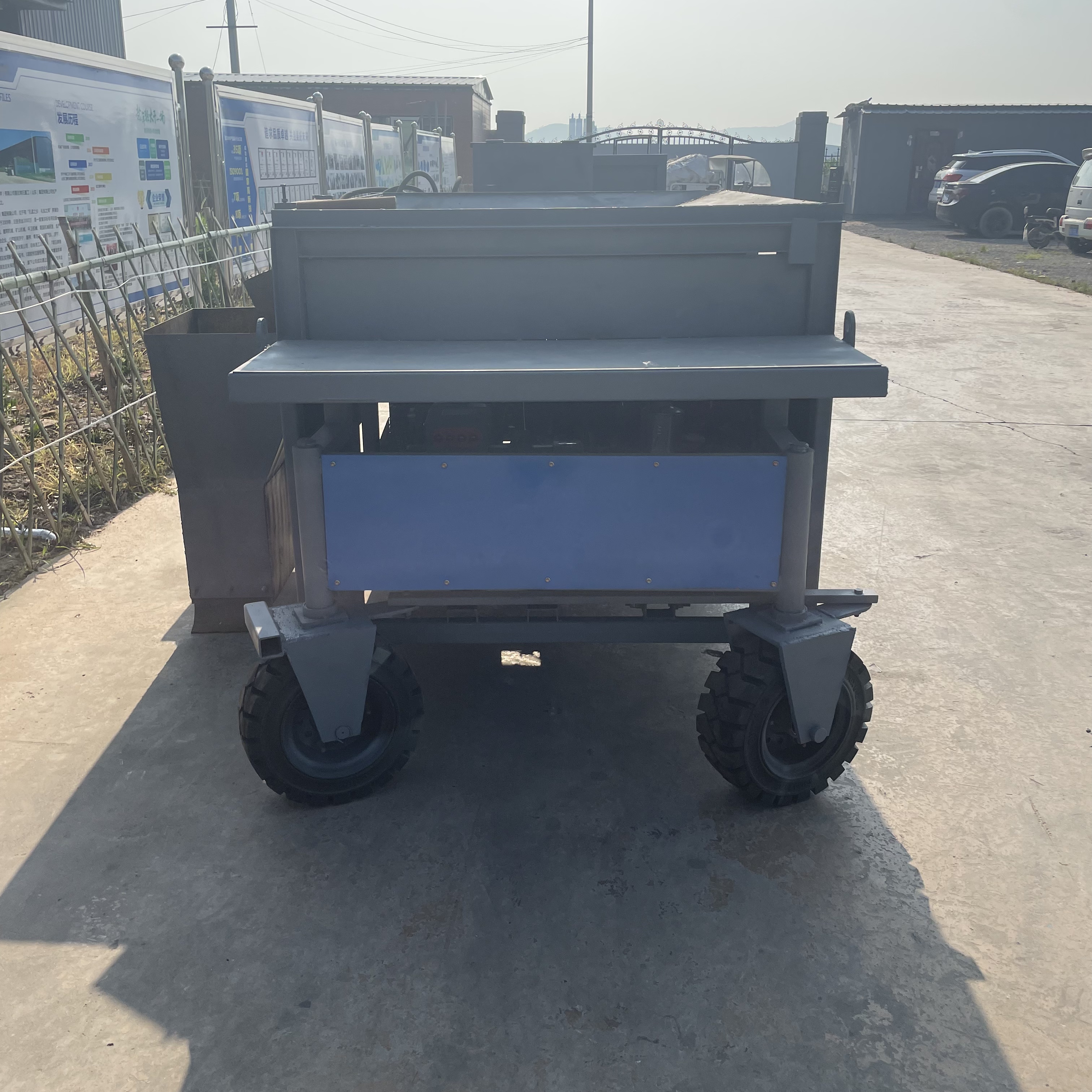 600 Type Self-propelled Curb Forming Machine