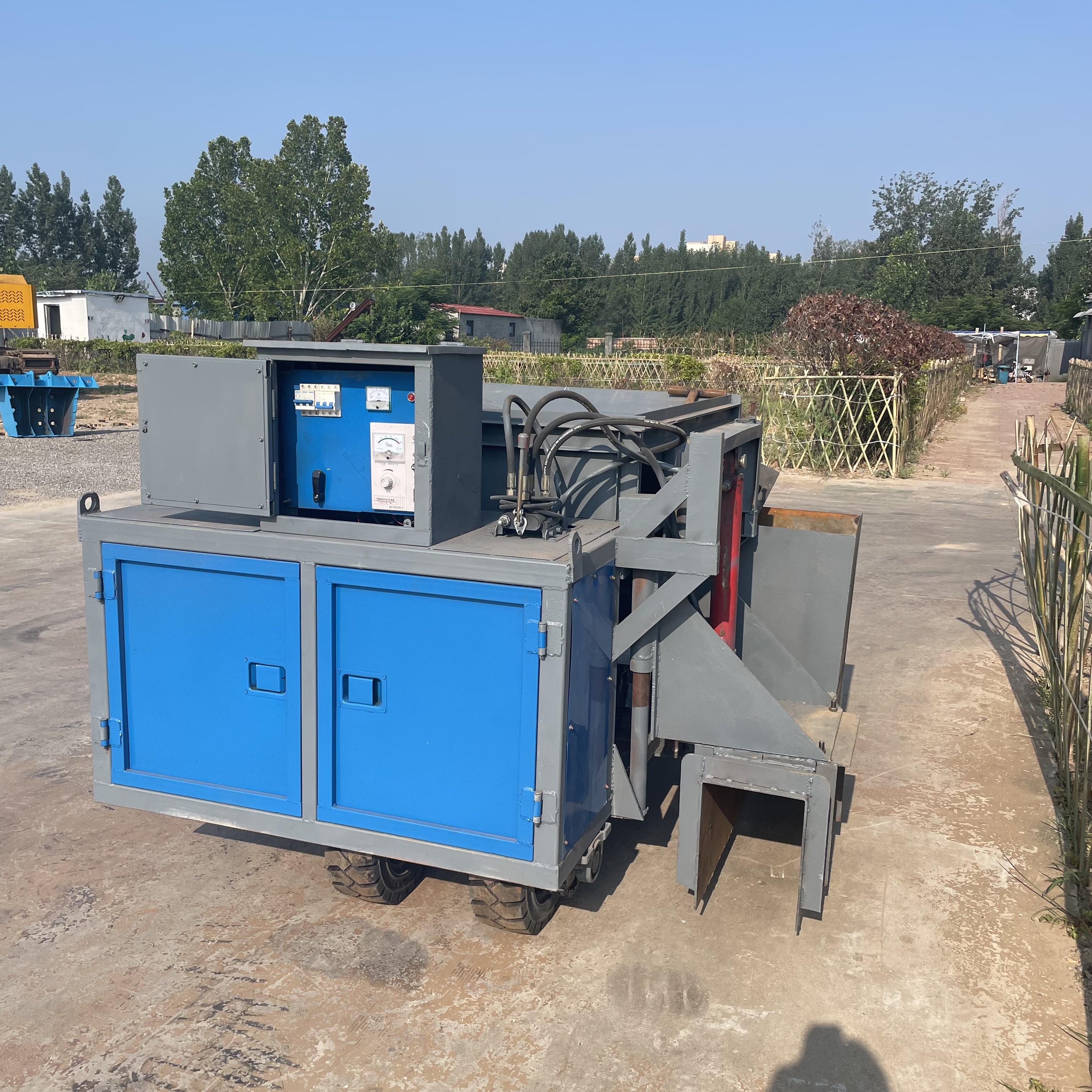 600 Type Self-propelled Curb Forming Machine