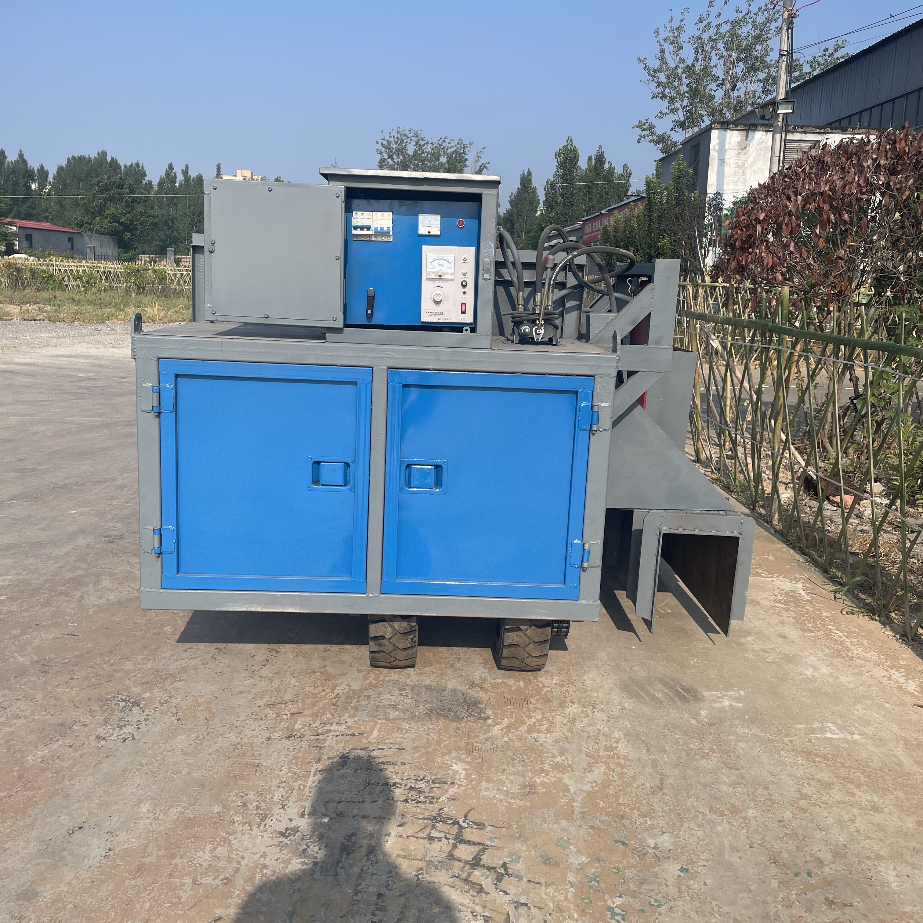 600 Type Self-propelled Curb Forming Machine