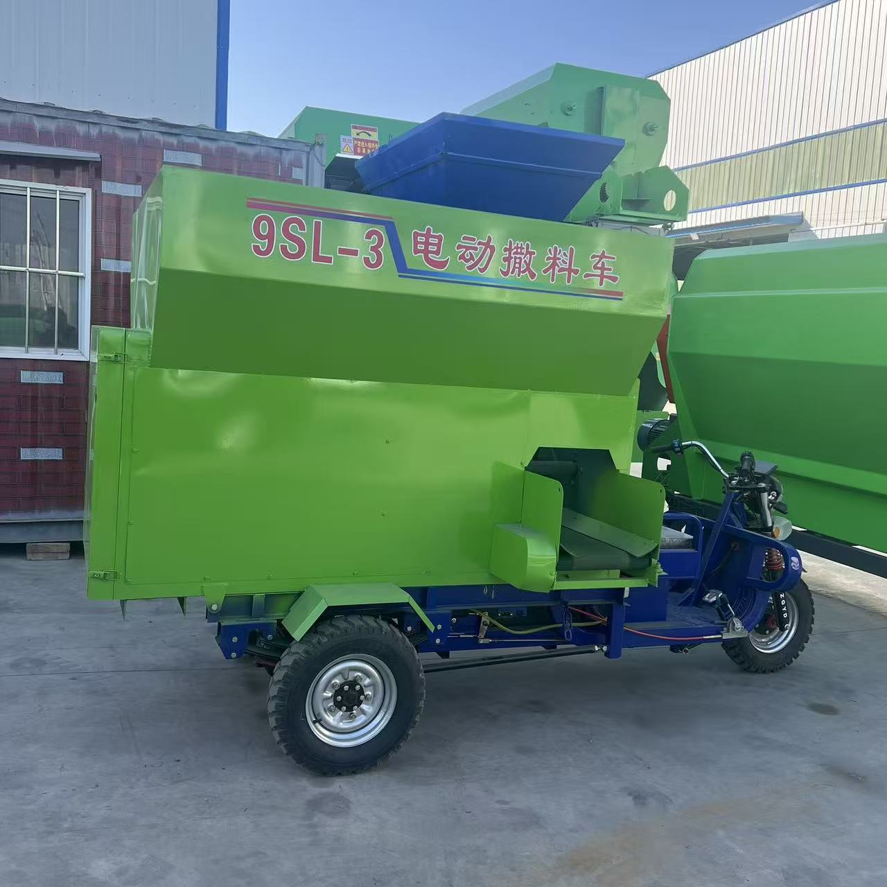 Electric/Diesel Cattle & Sheep Barn Feed Spreader Truck, TMR Feed Uniform Feeding Vehicle