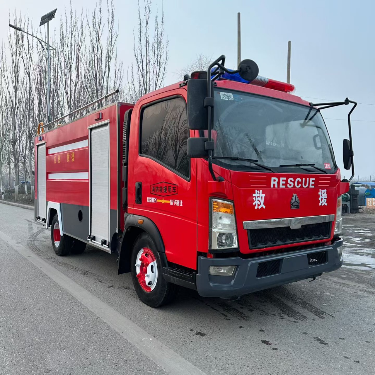 Zhongqi Haowo fire truck large emergency fire rescue fire water tank truck