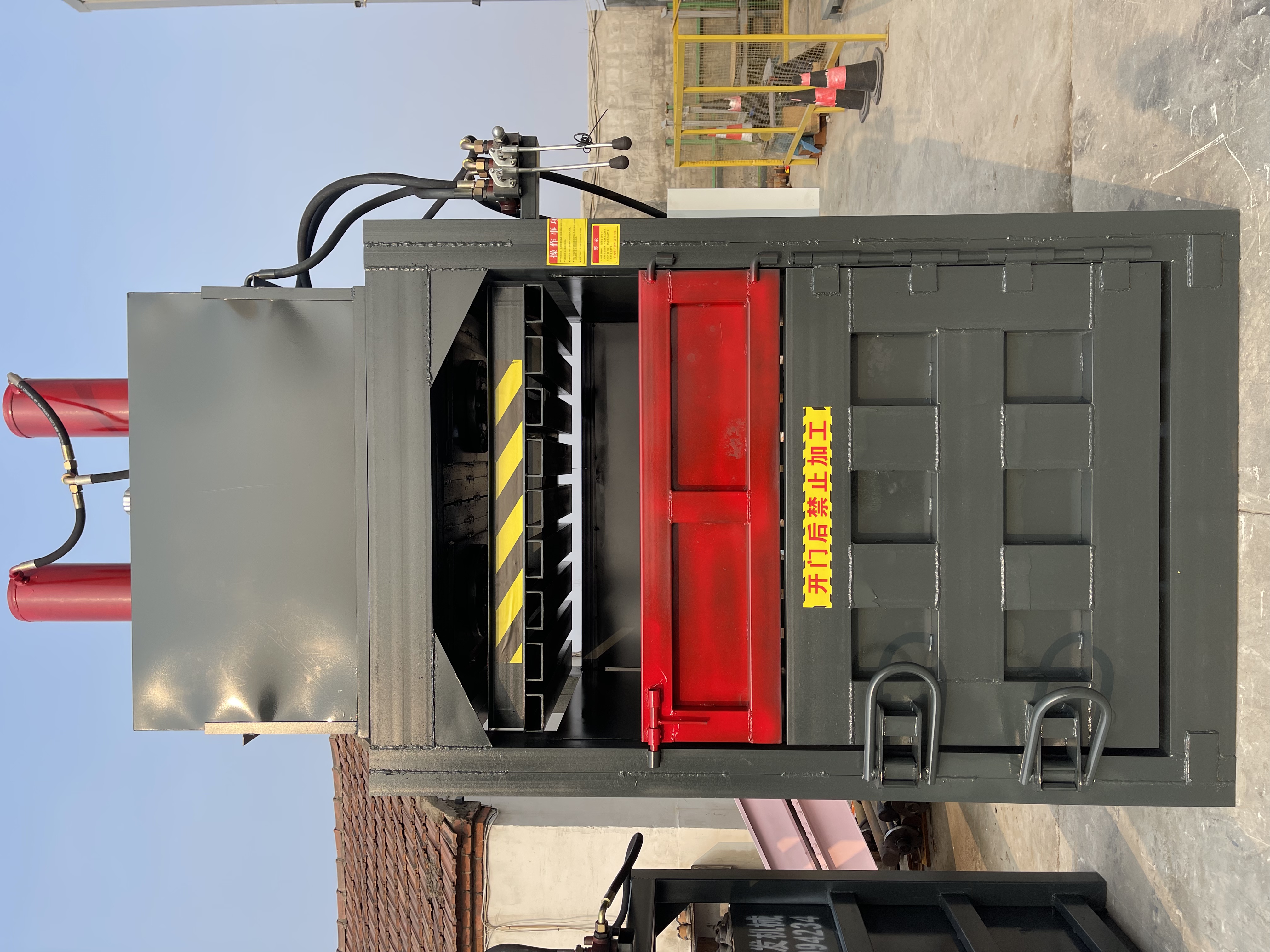 Vertical Hydraulic Baler