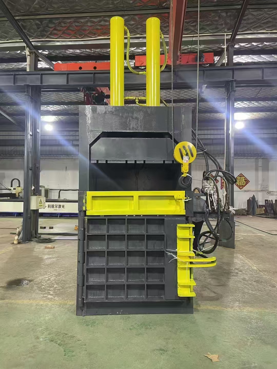 Vertical All-Steel Hydraulic Baler 80T-200T for Plastic Film & Bottle Waste Compression