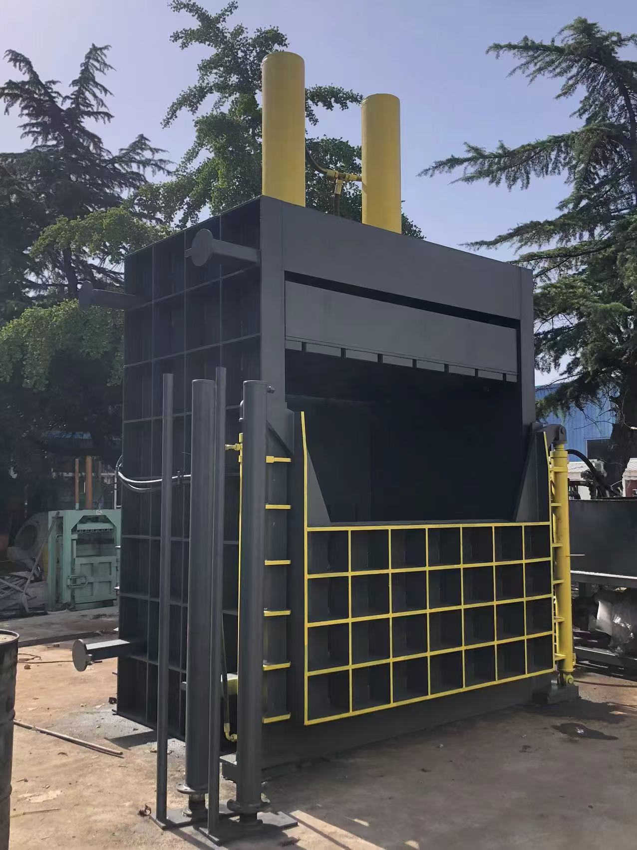 Vertical All-Steel Hydraulic Baler 80T-200T for Plastic Film & Bottle Waste Compression