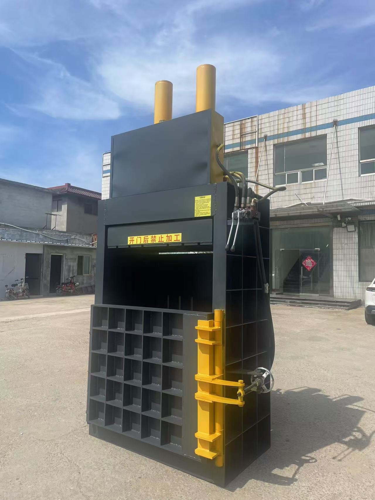 Vertical All-Steel Hydraulic Baler 80T-200T for Plastic Film & Bottle Waste Compression