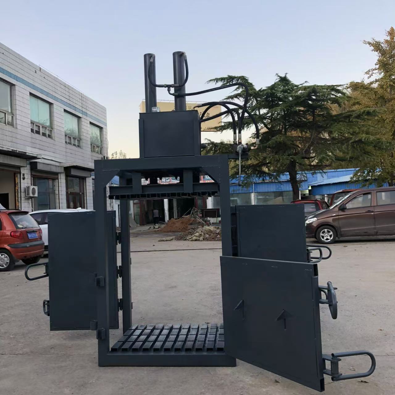 LY Series Vertical Four-Door Hydraulic Baler 20T-60T for Clothing & Plush Toy Compression