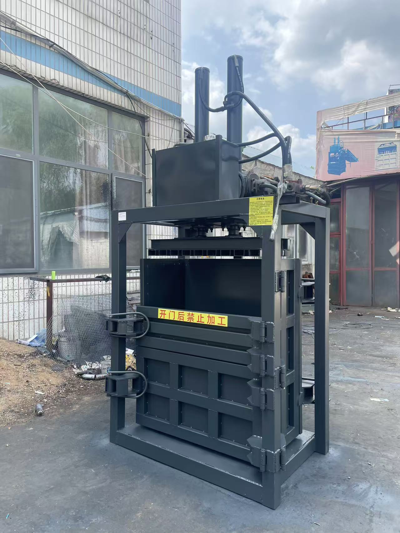 LY Series Vertical Four-Door Hydraulic Baler 20T-60T for Clothing & Plush Toy Compression