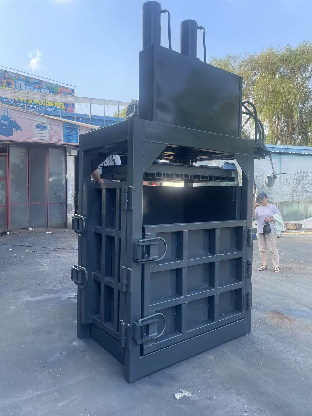 LY Series Vertical Four-Door Hydraulic Baler 20T-60T for Clothing & Plush Toy Compression