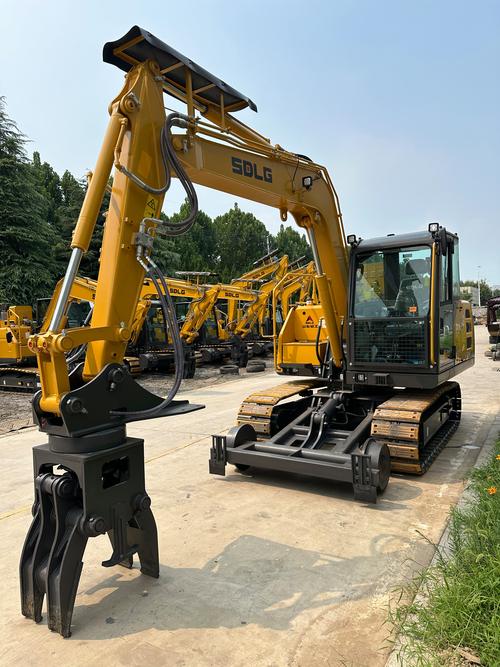 Excavator Sleeper Changer Hydraulic Sleeper Replacement Clamp 360° Rotating Fixture for Railway Maintenance