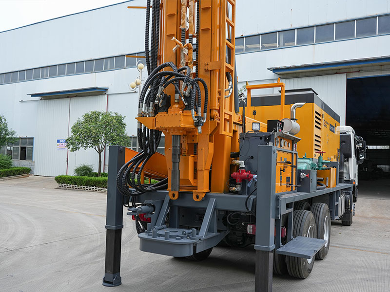 Truck Mounted Pneumatic Water Well Drilling Rig 500-600m Mobile Drilling Equipment for Geological Exploration and Water Well Construction
