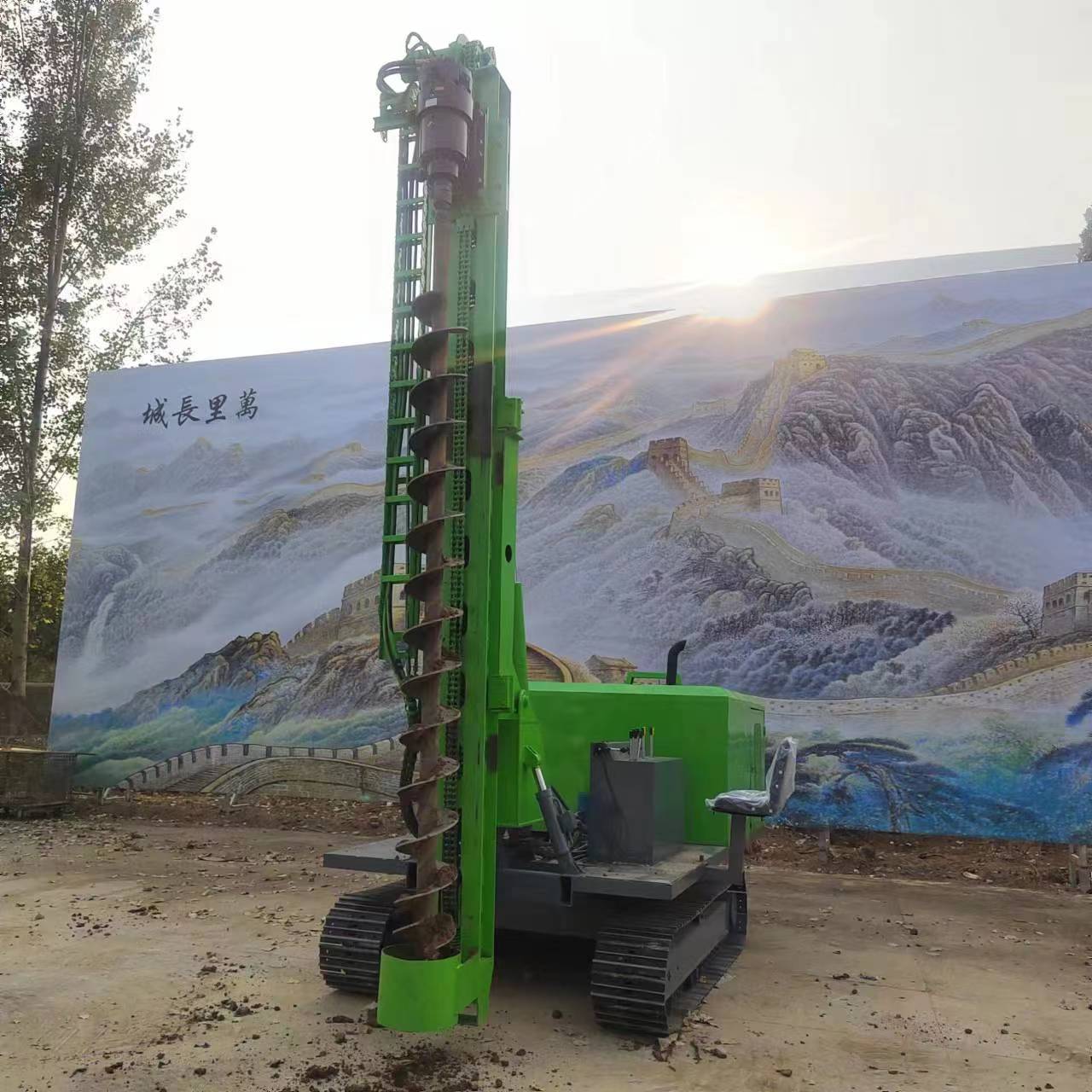 Crawler Type Photovoltaic Drilling Rig Piling and Drilling Equipment for PV Power Station