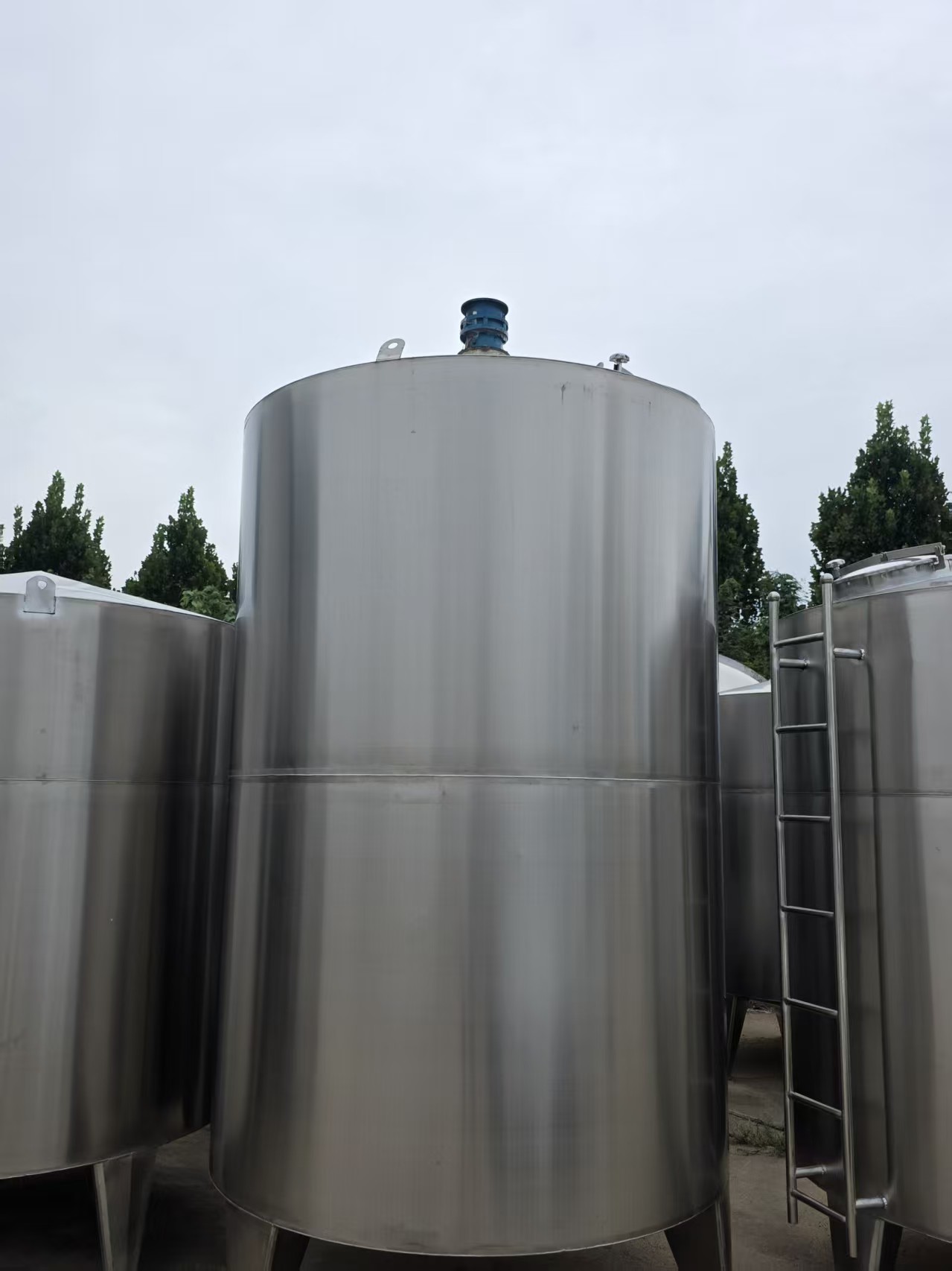 100L-5000L Stainless Steel Storage Tank Food-grade Liquid/Material Storage Vessel