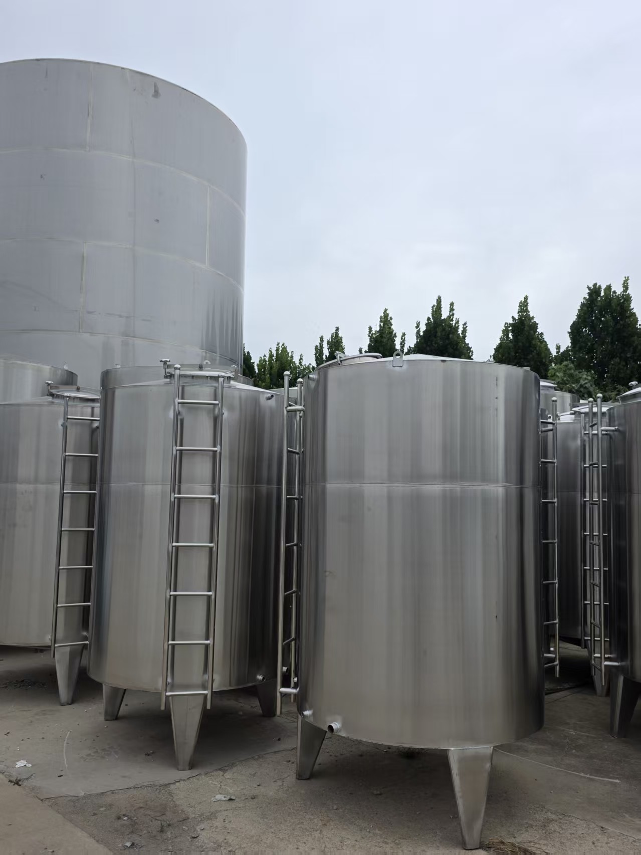 100L-5000L Stainless Steel Storage Tank Food-grade Liquid/Material Storage Vessel