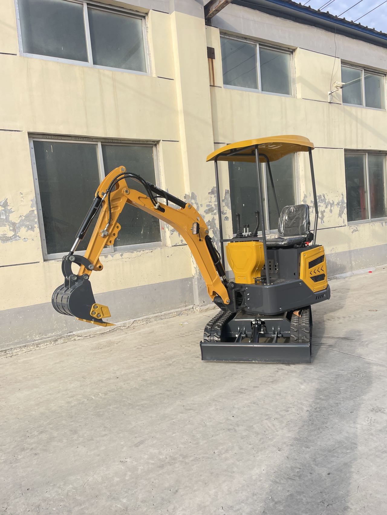 Model 15 Multi-functional Mini Crawler Excavator for Farm & Construction