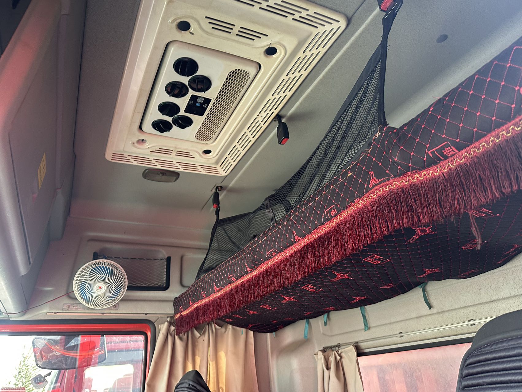 Used DAYUN 9.6m High-side Truck, 270HP, Heavy-duty Double Frame